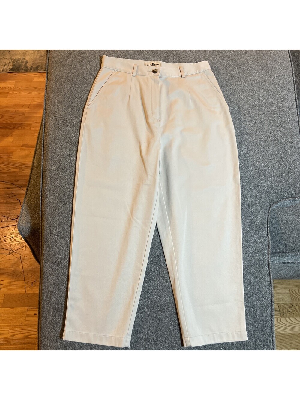 L.L. Bean Womens Pants sz 8R Beige Straight Leg Chino 8 Rise 28x35 In 23